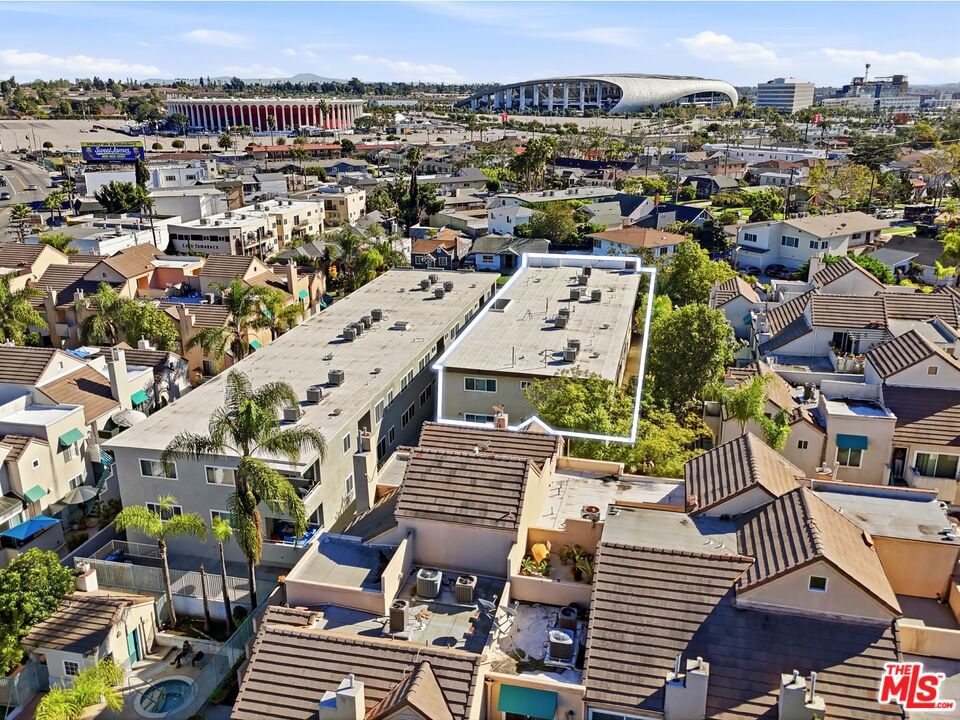 425 E Tamarack Avenue