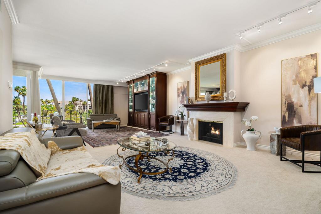 900 Island Drive 304