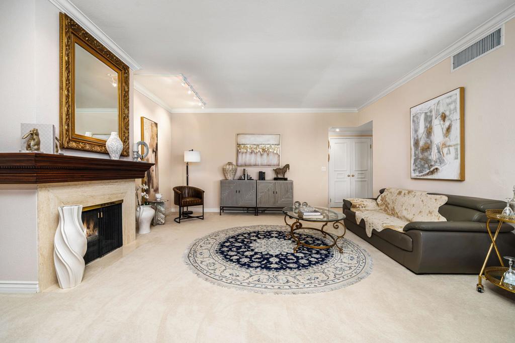 900 Island Drive 304