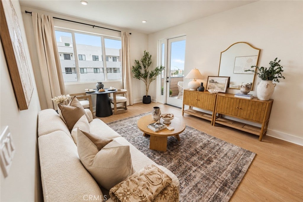 451 Grand Avenue W 322