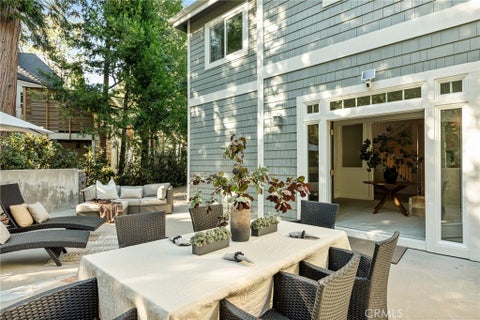 Photo of 26385 Walnut Hills Drive, Lake Arrowhead, CA 92352 (MLS # IG26199670)