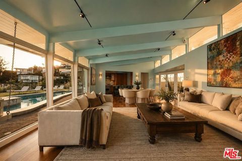 Photo of 8411 Hollywood Boulevard, Los Angeles, CA 90069 (MLS # 26835363)