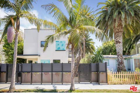 Photo of 538 Vernon Avenue, Venice, CA 90291 (MLS # 26867431)