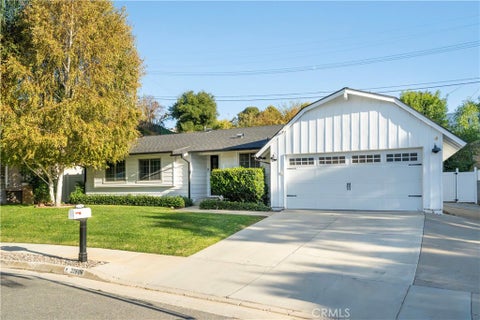 Photo of 22606 Aguadero Place, Saugus, CA 91350 (MLS # SR26229023)