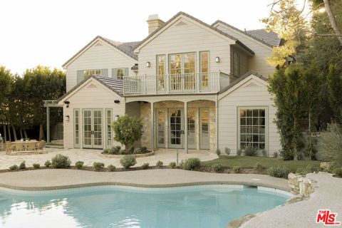 Photo of 3298 Hutton Drive, Beverly Hills, CA 90210 (MLS # 26650995)