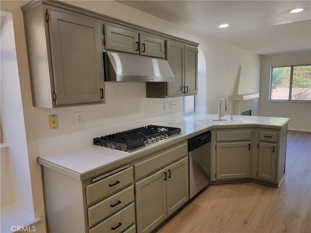 7466 Holloway