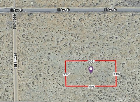 Photo of 804 E O Avenue E, Palmdale, CA 93591 (MLS # HD26038021)
