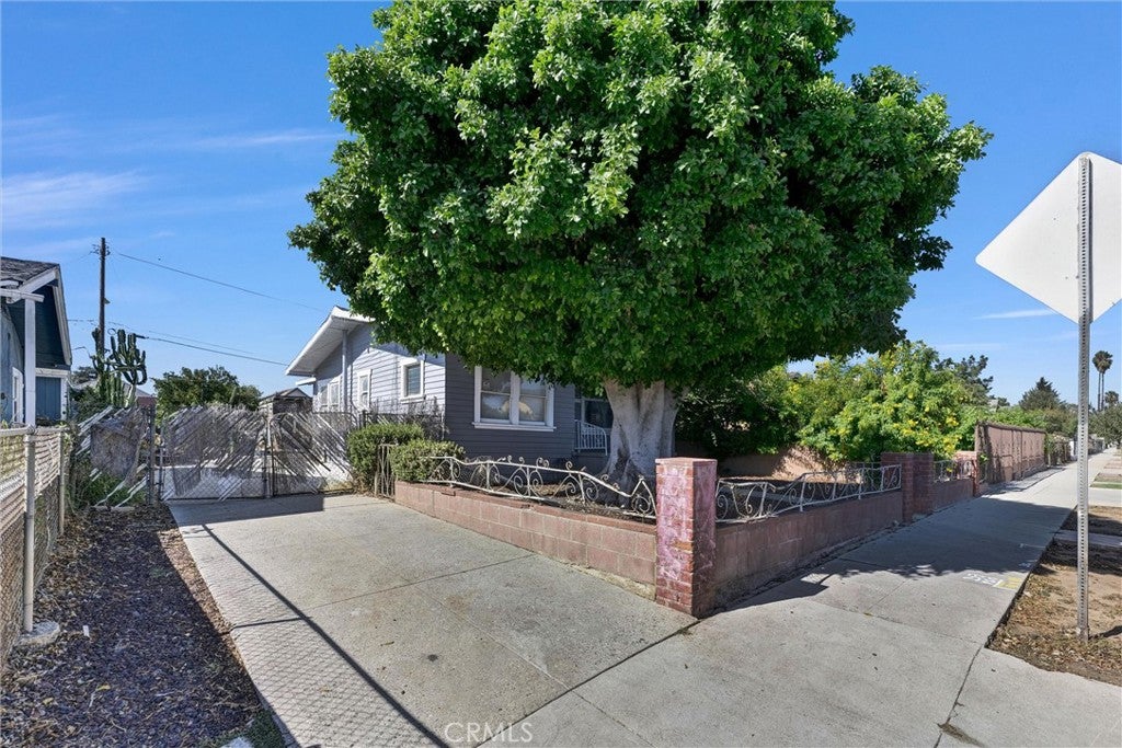 1143 S Grande Vista