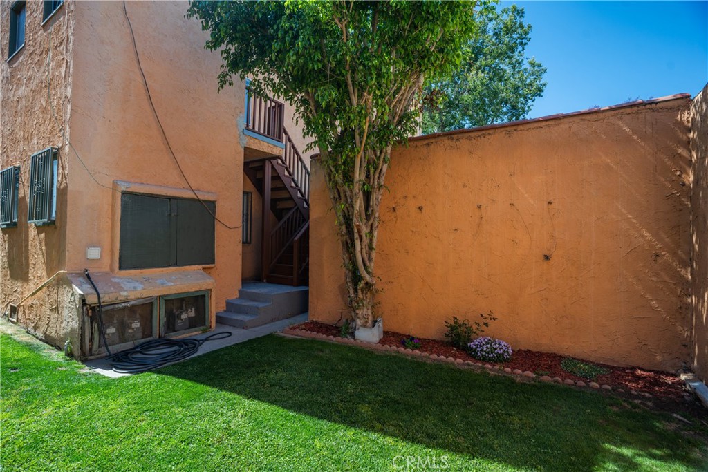 1990 Cedar Avenue