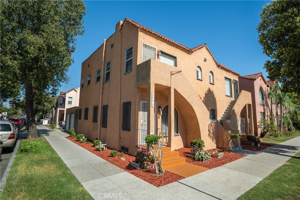 1990 Cedar Avenue