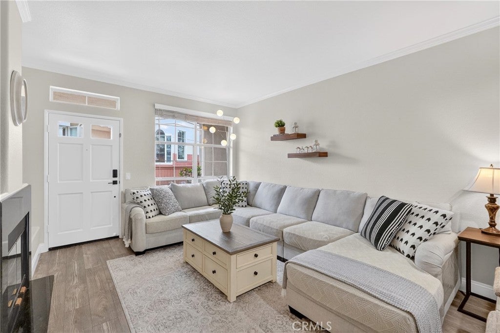 1027 S Stresa