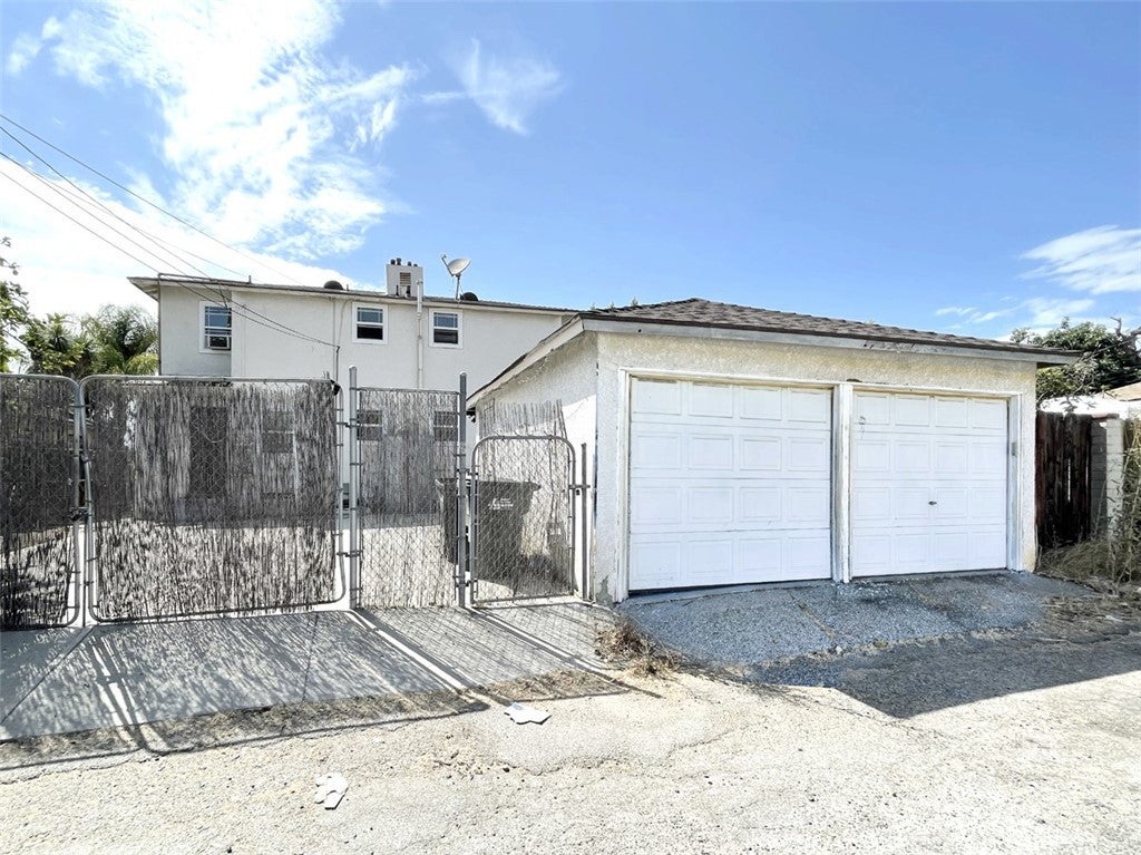 2354 Schoolside