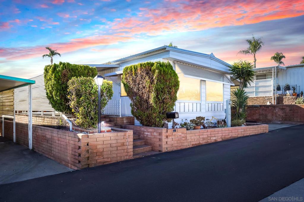 245 W Bobier Dr SPC 44