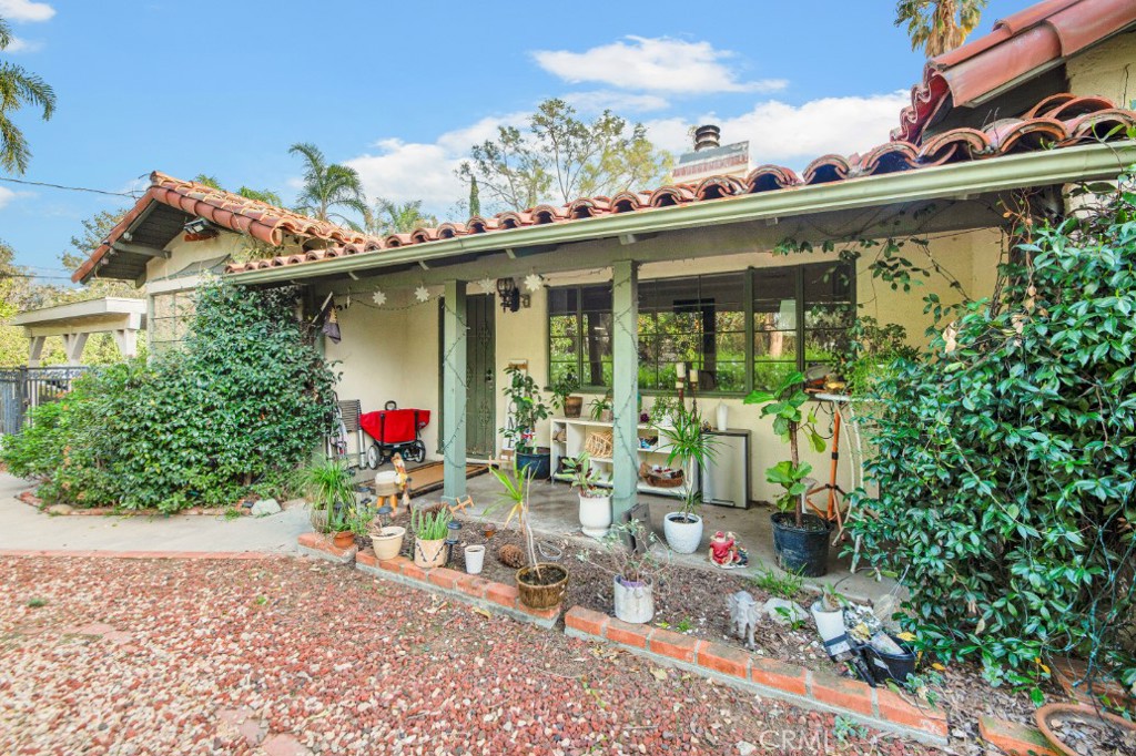 Properties 3 17520 Kingsbury Street