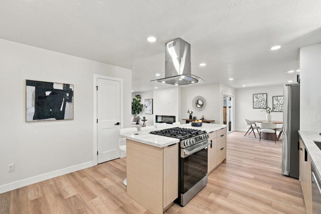 1645 Orchard View Drive