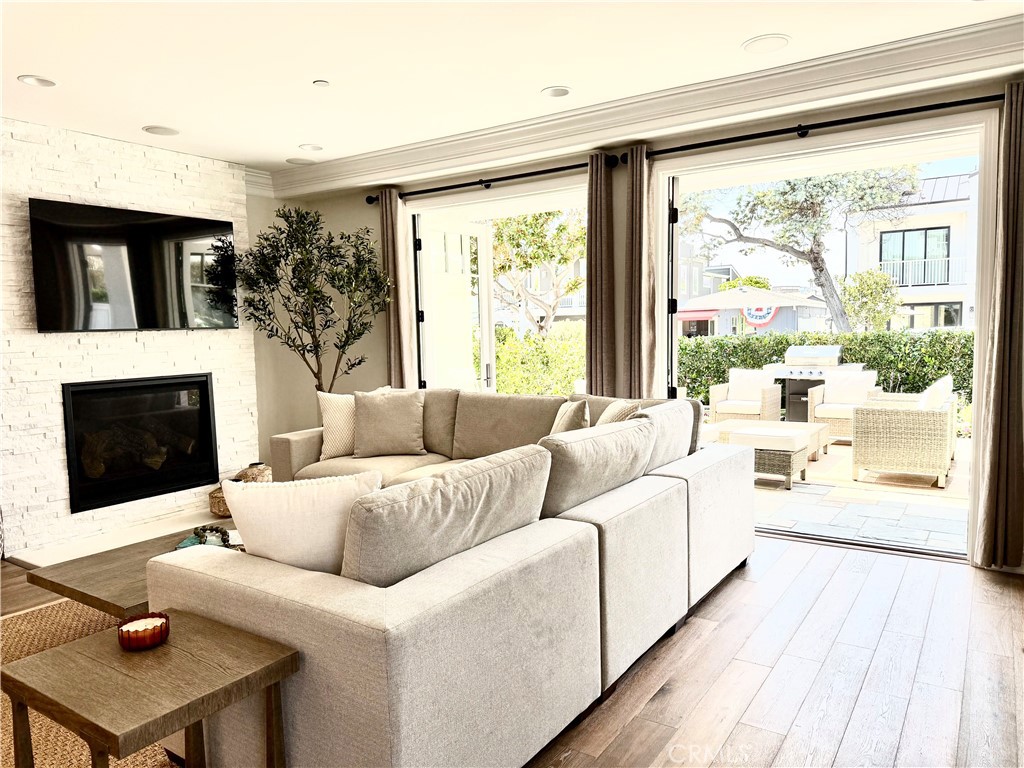 Corona del Mar North of PCH (CNHW) - Residential Lease