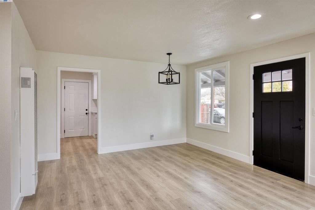 577 Capistrano Dr