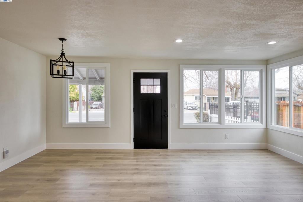 577 Capistrano Dr