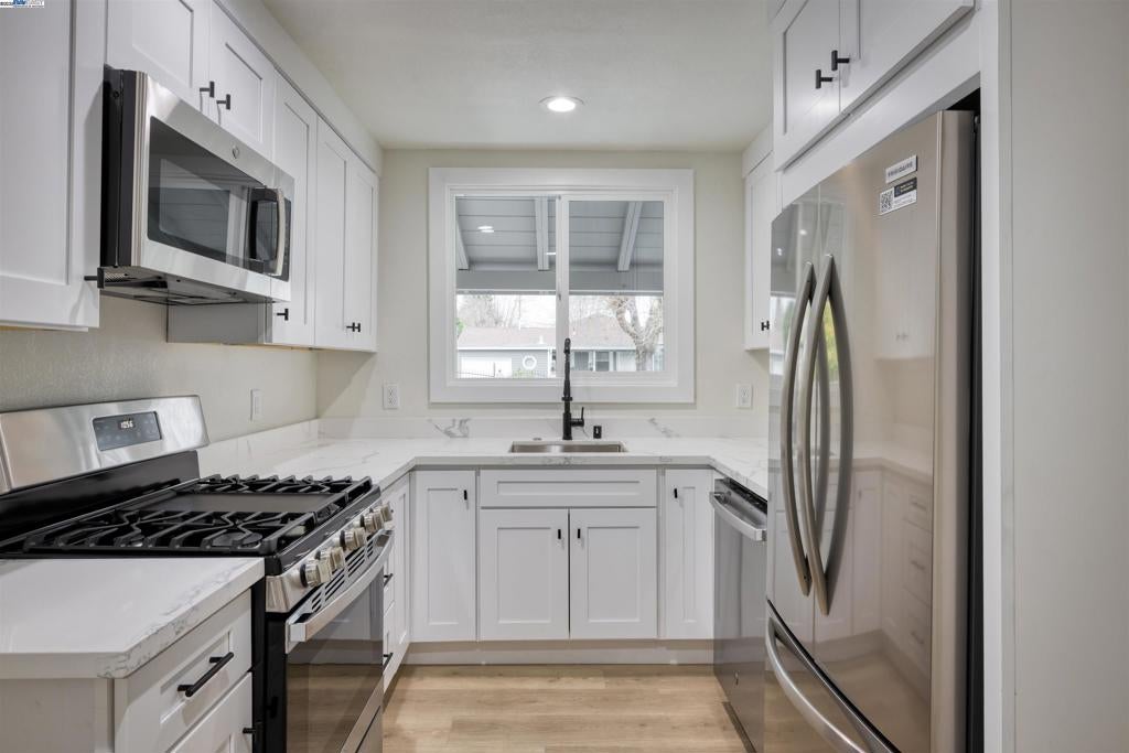 577 Capistrano Dr