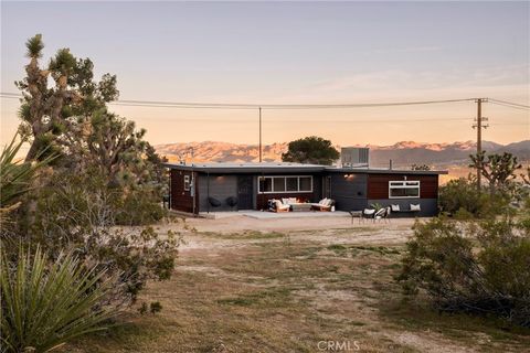 Photo of 5376 Linda Lee Drive, Yucca Valley, CA 92284 (MLS # JT26051979)