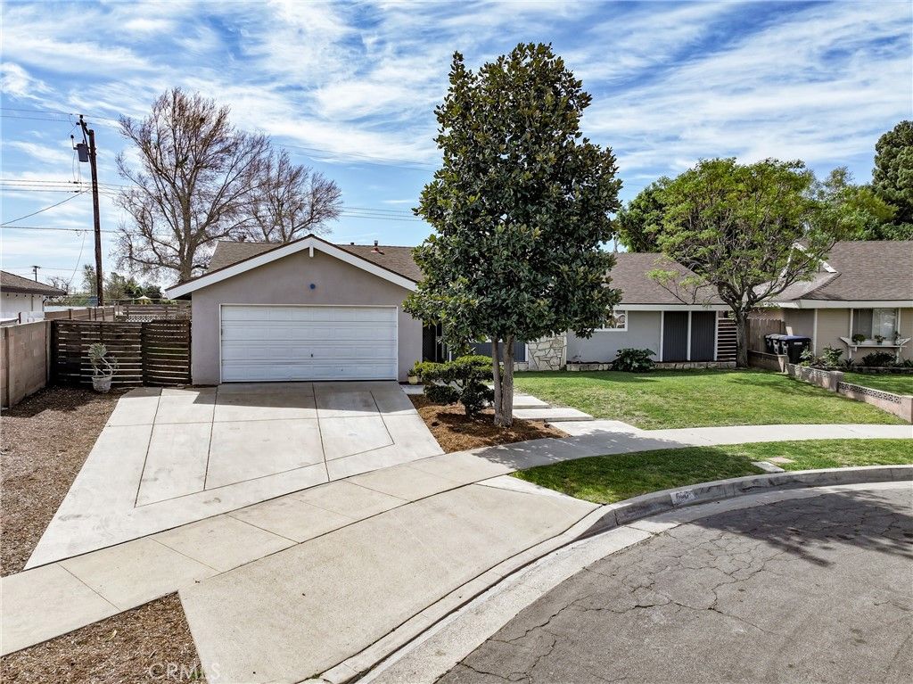 Photo of 608 W Brentwood Ave, Orange, CA 92865 (MLS # PW26053587)
