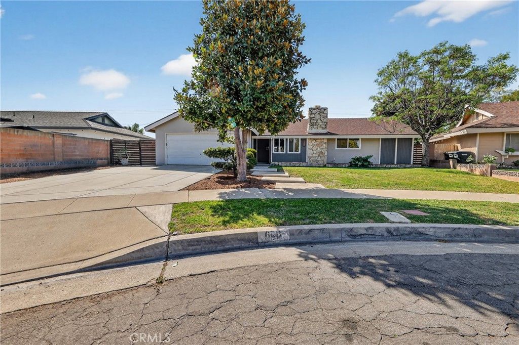 Photo of 608 W Brentwood Ave, Orange, CA 92865 (MLS # PW26053587)