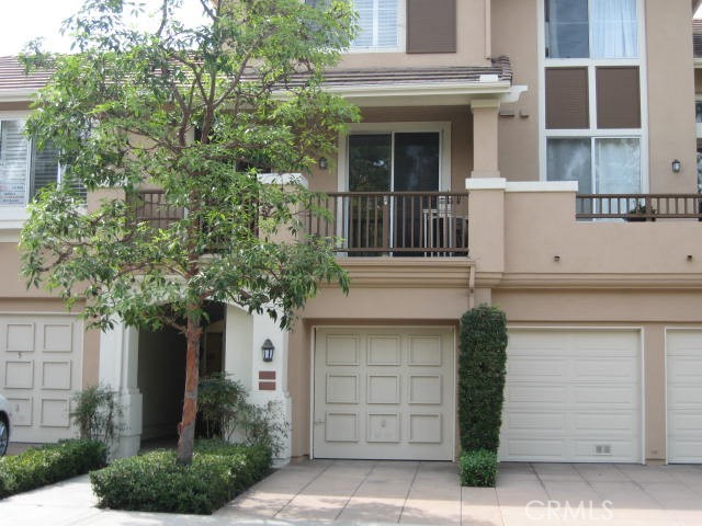 Rarely Available 1-Bedroom + Loft in Sought-After Cantada, Tustin Ranch. Welcome to this spacious and airy two-story townhome in the highly desirable Cantada neighborhood of Tustin Ranch—offering the perfect blend of comfort, style, and convenience. This rarely available 1-bedroom plus loft floor plan includes a direct-access 1-car garage and the unique benefit of a driveway for a second vehicle—a feature available in only a handful of homes in the community. Step inside to find soaring 16-foot ceilings in the living and dining areas, creating an abundance of natural light and an inviting, open atmosphere. The large primary suite is designed for comfort with a ceiling fan, a generous walk-in closet, and a separate linen closet. The primary bathroom features a dual-sink vanity, adding both style and function. The versatile loft with built-in cabinetry can be tailored to your needs—ideal as a guest bedroom, home office, media room, or cozy reading nook. Residents enjoy resort-style amenities including a sparkling swimming pool, relaxing spa, and BBQ area—perfect for entertaining or enjoying the Southern California sunshine year-round.
Unbeatable Location:
8-minute walk to Peters Canyon Elementary School
15-minute walk to Pioneer Middle School
10-minute drive to Beckman High School
Minutes from Peters Canyon Regional Park, Pioneer Park, Tustin Ranch Golf Course, The Tustin Marketplace, and highways 5 & 261 for easy commuting.
This home offers the perfect opportunity to live in one of Tustin Ranch’s most sought-after communities, known for its award-winning schools, abundant parks, and active lifestyle. Don’t miss your chance to own this exceptional property—schedule your showing today!