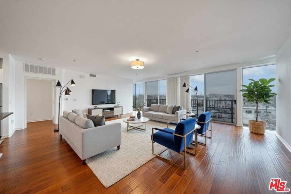 Photo of 629 Traction Avenue #609, Los Angeles, CA 90013 (MLS # 25619175)