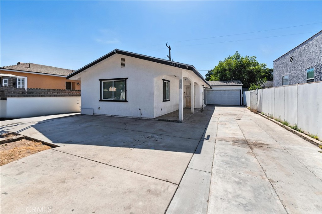 *** ONE of the BEST priced homes in the city of South Gate with ADU possibility *** READY to move in and for a new family call it home! This LARGE two-bedroom, two-bathroom home consists of an open floor plan with that flows perfectly from the living room to the beautiful kitchen. The kitchen has granite counter-tops, white cabinetry, and a tasteful backsplash that compliments the open kitchen. A large living room with natural lighting , two spacious bedrooms and two bathrooms for a growing family. A two-car detached garage with a long driveway for additional parking. Come by and take a tour! See you here! =)
