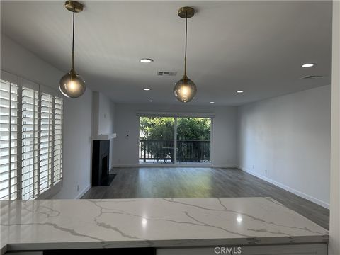 Photo of 11438 Moorpark #2, Studio City, CA 91602 (MLS # SR26017830)