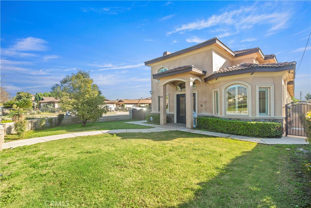 418 E El Monte Street