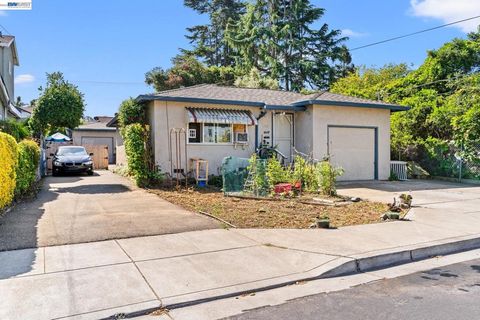 Photo of 1251 Bellina St ST, Hayward, CA 94541 (MLS # 41134992)