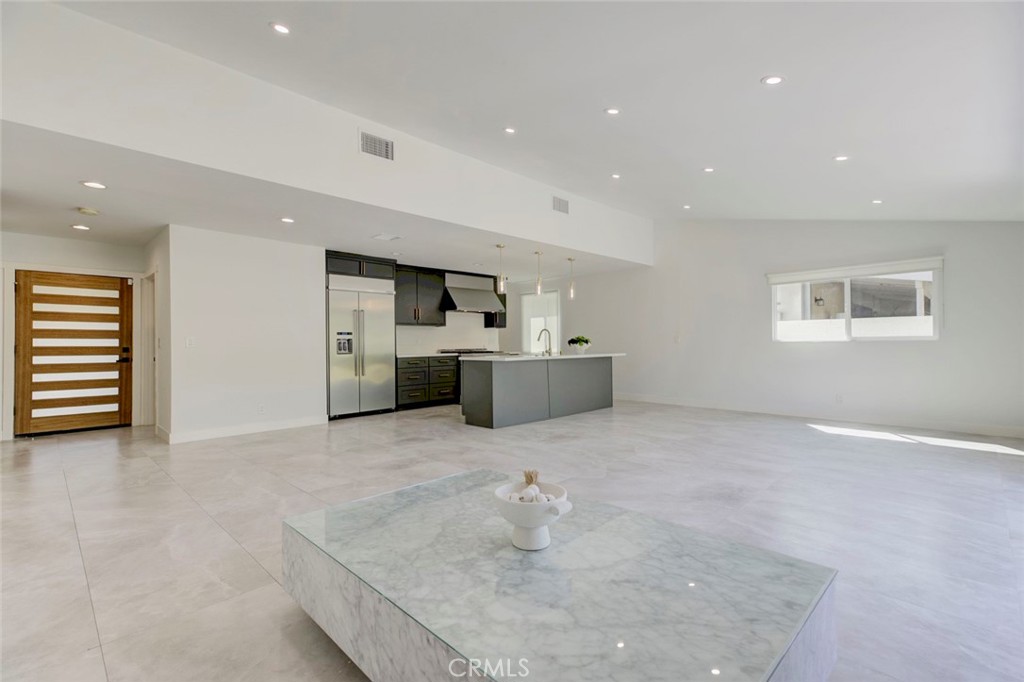 5515 Hermitage Avenue