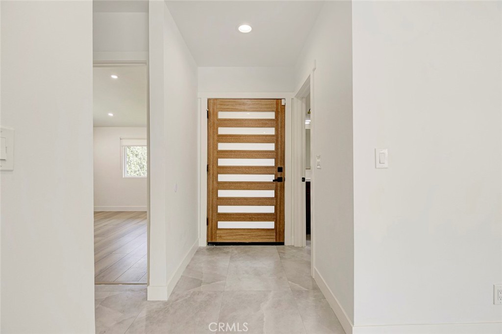 5515 Hermitage Avenue