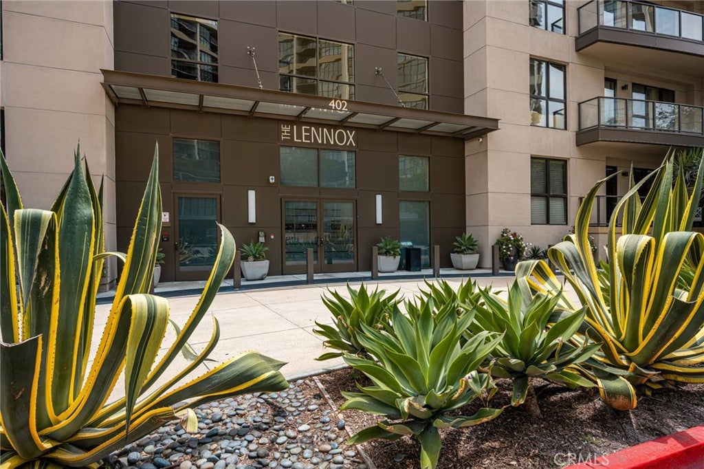 402 Rockefeller 315