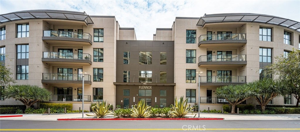 402 Rockefeller 315