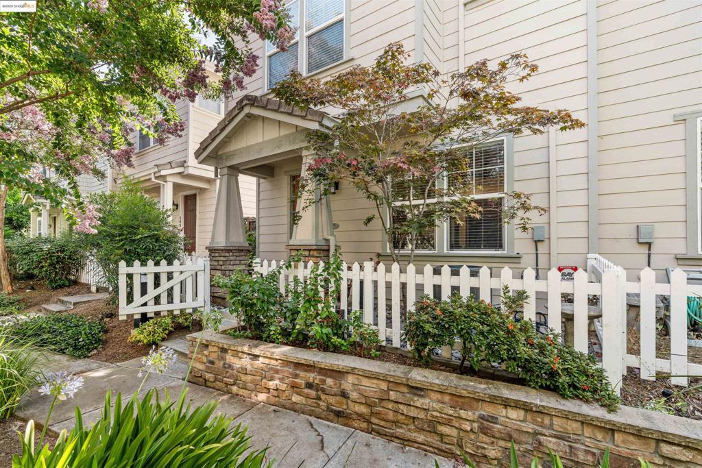 Fabulous Townhome in the Heart of Walnut Creek. This home is located in the Woodlands Neighborhood. This home offer 3 bedrooms and 2.5 baths in the Citrus Walk Community. Open concept with High ceilings. Eat in your spacious kitchen or just enjoy baking with your new stainless-steel appliances. New paint throughout. This home is an entertainer's delight with room to socialize or just relax. Low Maintenace yard with a front porch just to sit and enjoy your drink. Close to Schools, walking distances to food and Whole Foods. Low HOA Dues. Access to Ygnacio Valley Road to get to downtown with ease.