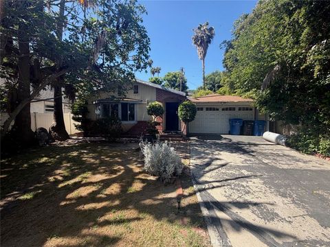 Photo of 10862 Fruitland Drive, Studio City, CA 91604 (MLS # SR26099629)