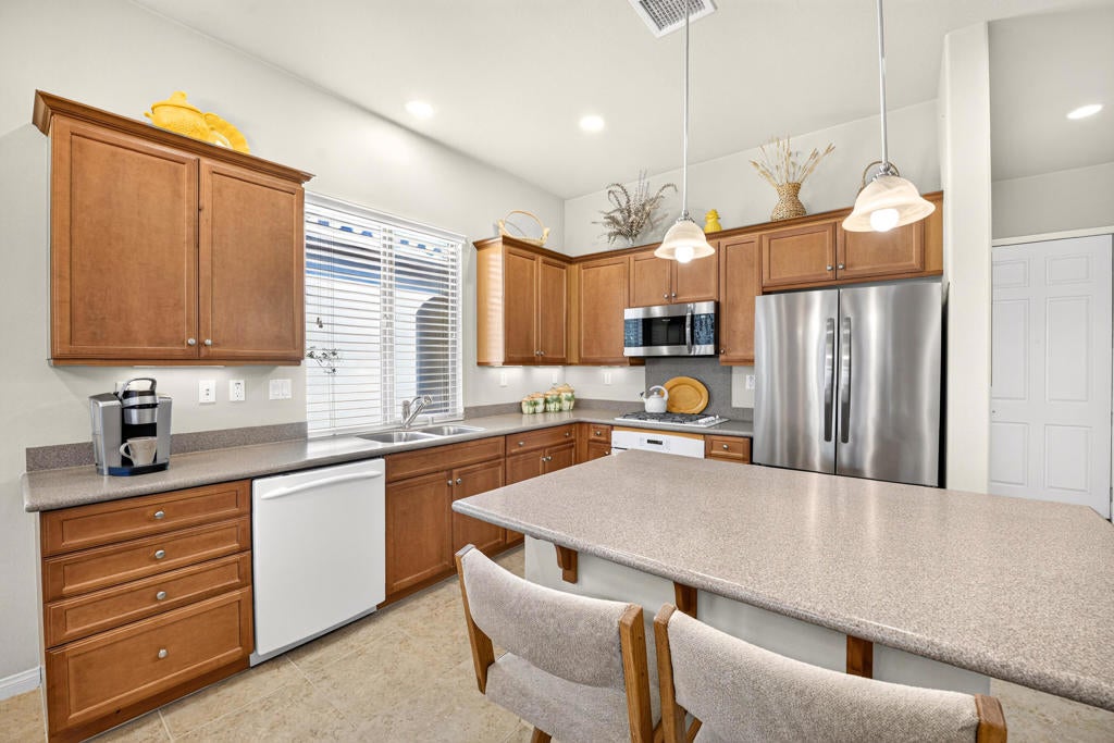 81665 Avenida De Baile