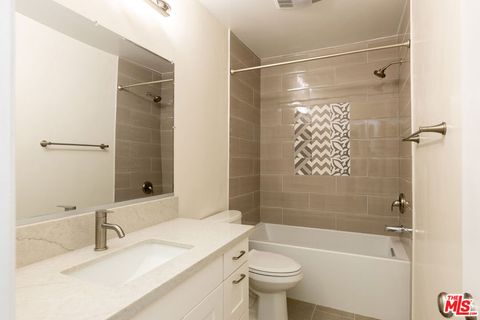 Photo of 1033 6TH Street #102, Santa Monica, CA 90403 (MLS # 25594071)