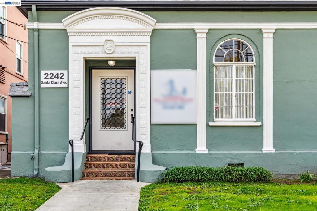 2242 Santa Clara Ave