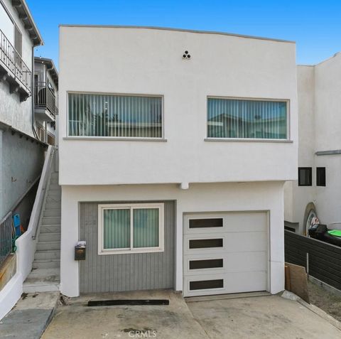 Photo of 220 39th St #B, Manhattan Beach, CA 90266 (MLS # SB25262607)