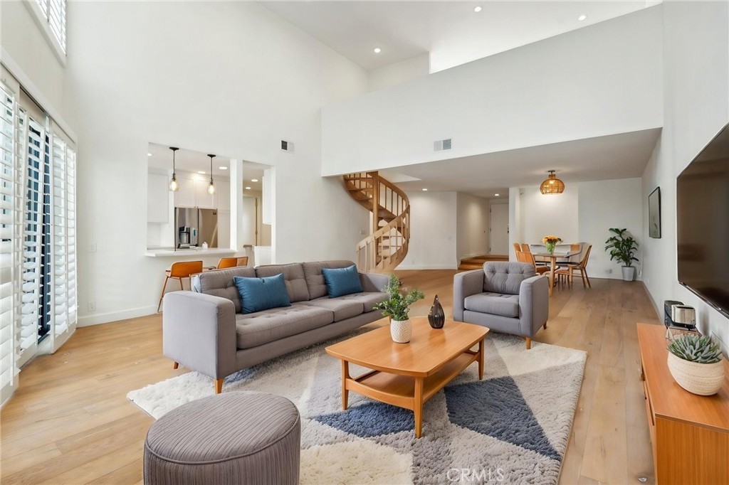 Properties 1 750 S Bundy Drive 304