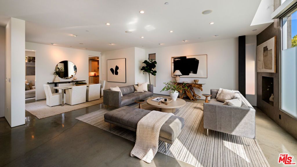 Photo of 2009 Montana Avenue, Santa Monica, CA 90403 (MLS # 25605891)