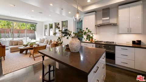 2009 Montana Avenue Santa Monica CA 90403