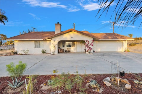 Photo of 7685 Hilton AVE, Yucca Valley, CA 92284 (MLS # HD26160237)