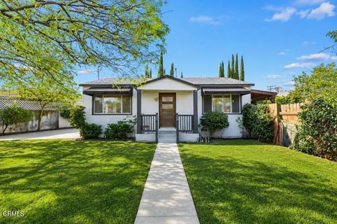 Photo of 11125 Welby Way, North Hollywood, CA 91606 (MLS # P1-27319)