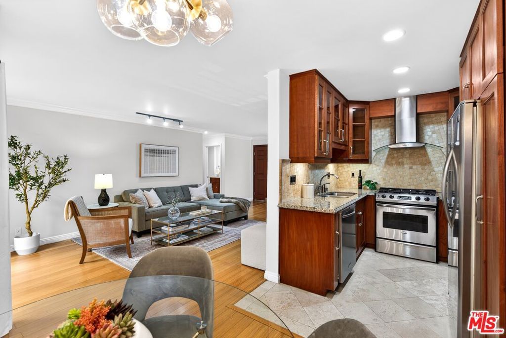 Photo of 1154 S Barrington Avenue #114, Los Angeles, CA 90049 (MLS # 26663503)