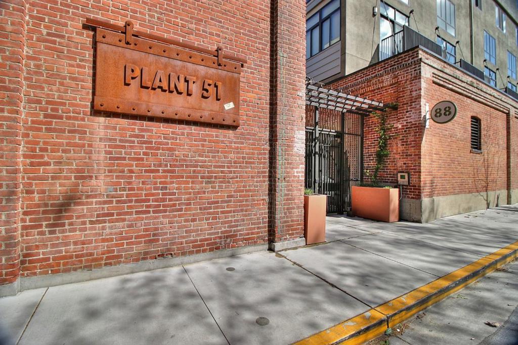 88 Bush Street 2160