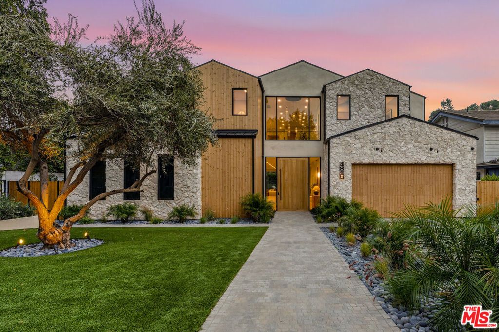 Photo of 4816 Oak Park Avenue, Encino, CA 91316 (MLS # 25624649)